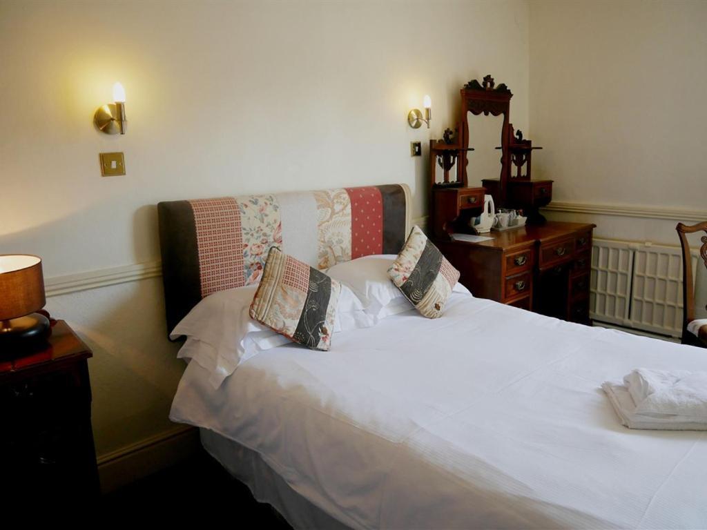 The White Hart Hotel Whitchurch  Bagian luar foto