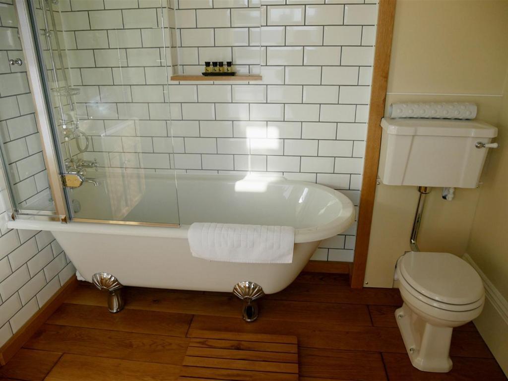 The White Hart Hotel Whitchurch  Bagian luar foto
