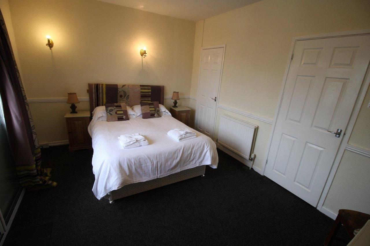 The White Hart Hotel Whitchurch  Bagian luar foto