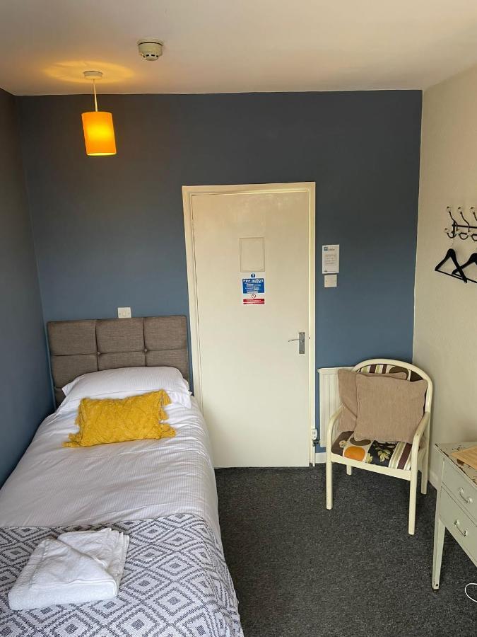 The White Hart Hotel Whitchurch  Bagian luar foto