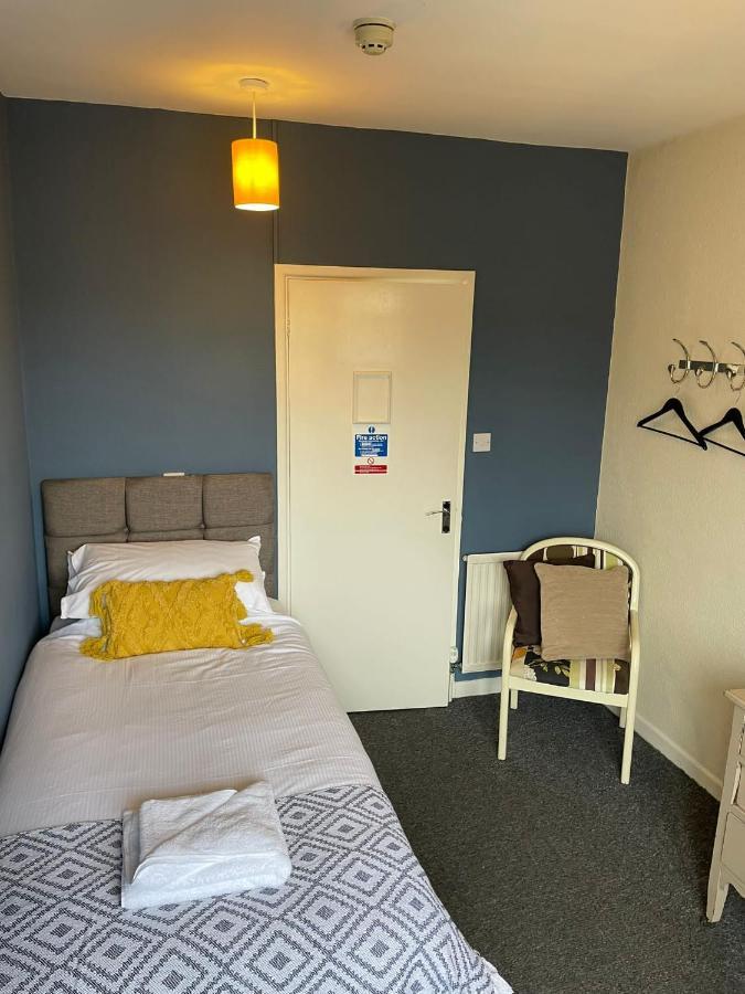 The White Hart Hotel Whitchurch  Bagian luar foto