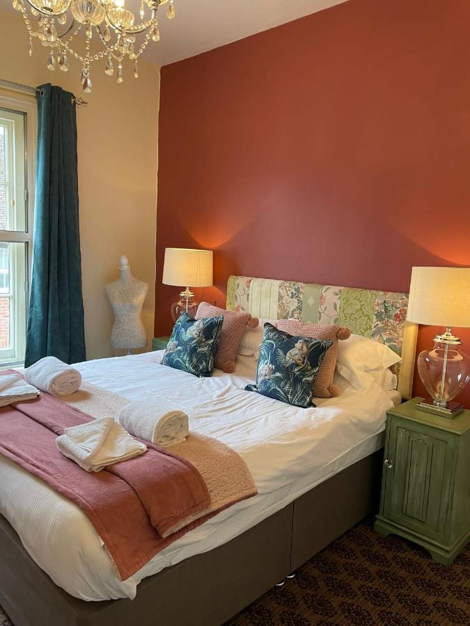 The White Hart Hotel Whitchurch  Bagian luar foto